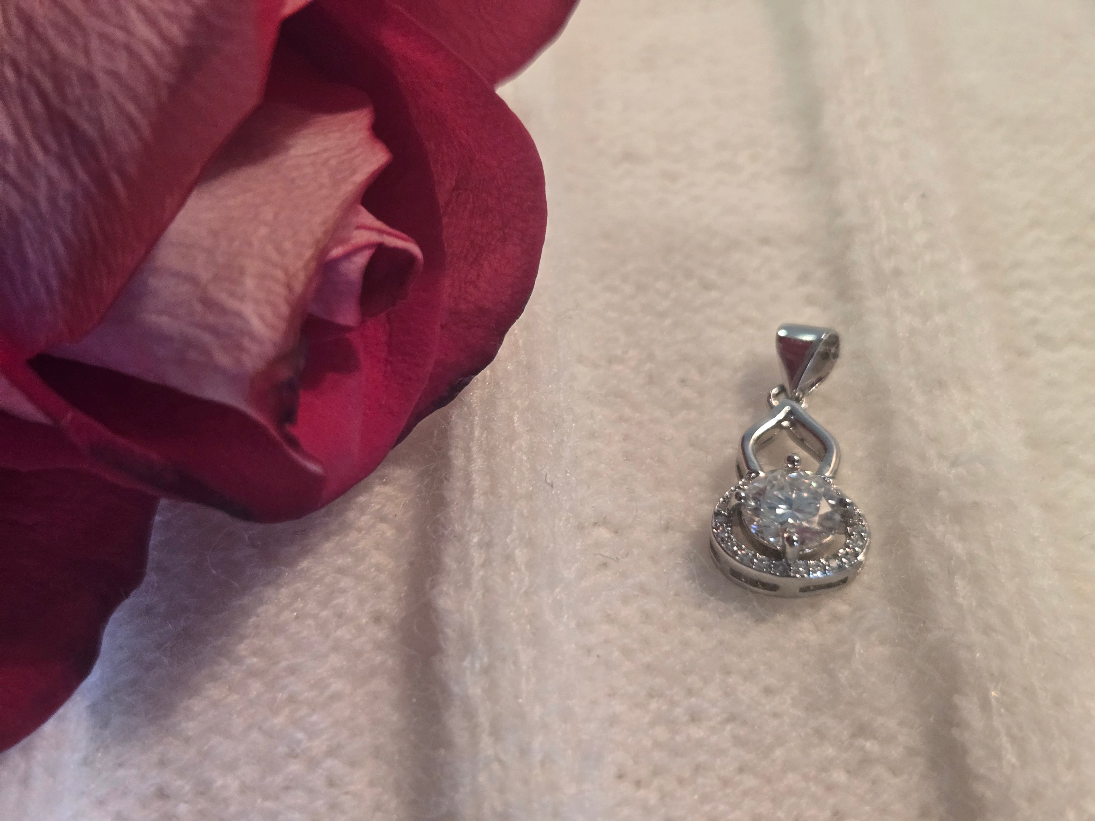 Moissy Pendant
