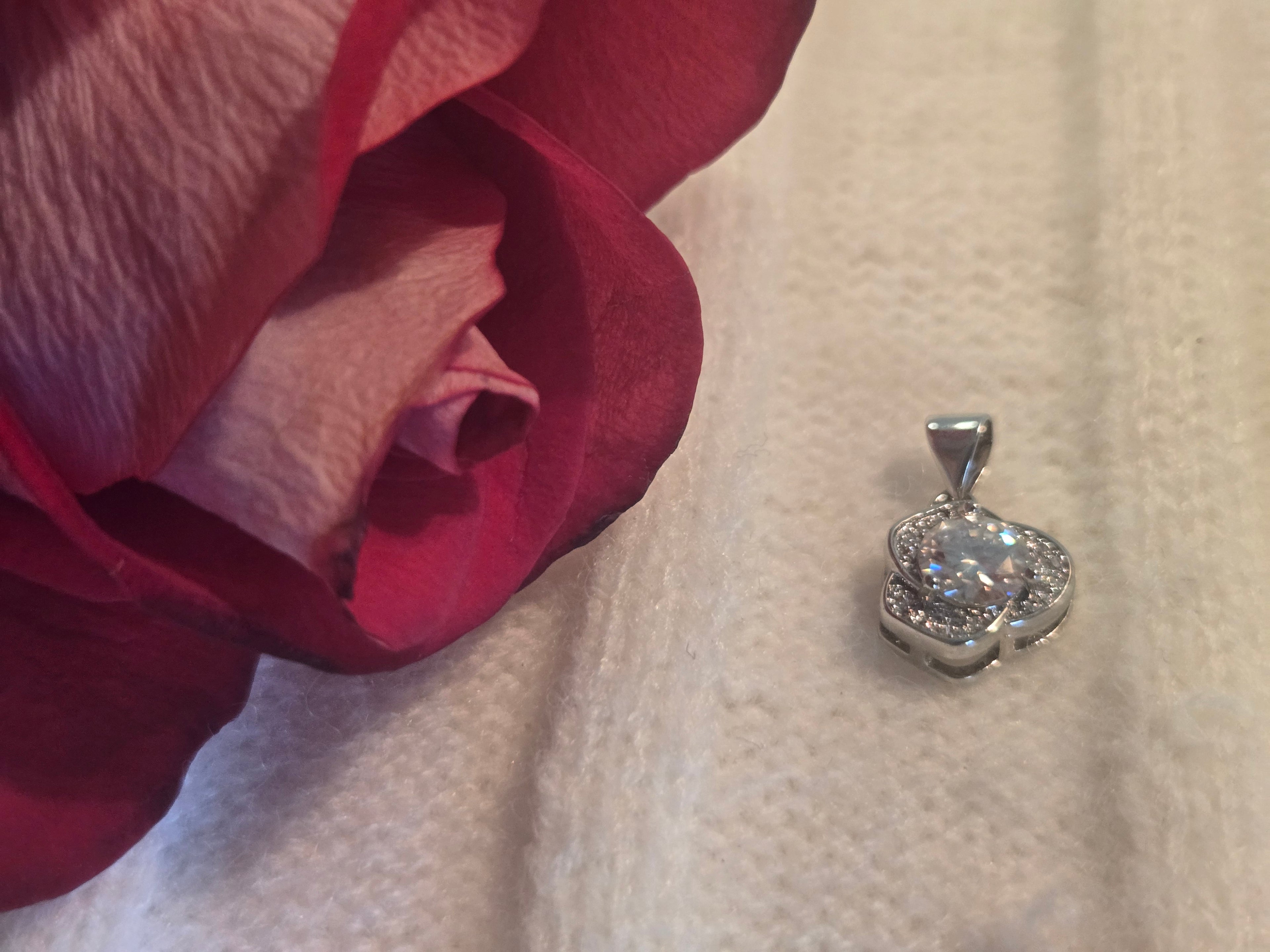 Moissy Pendant