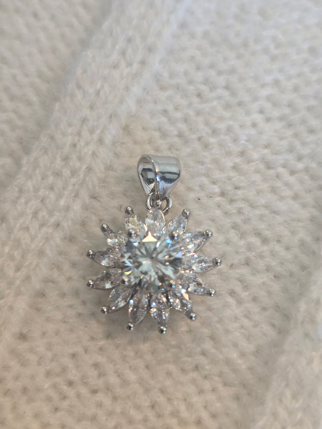 Moissy  Pendant