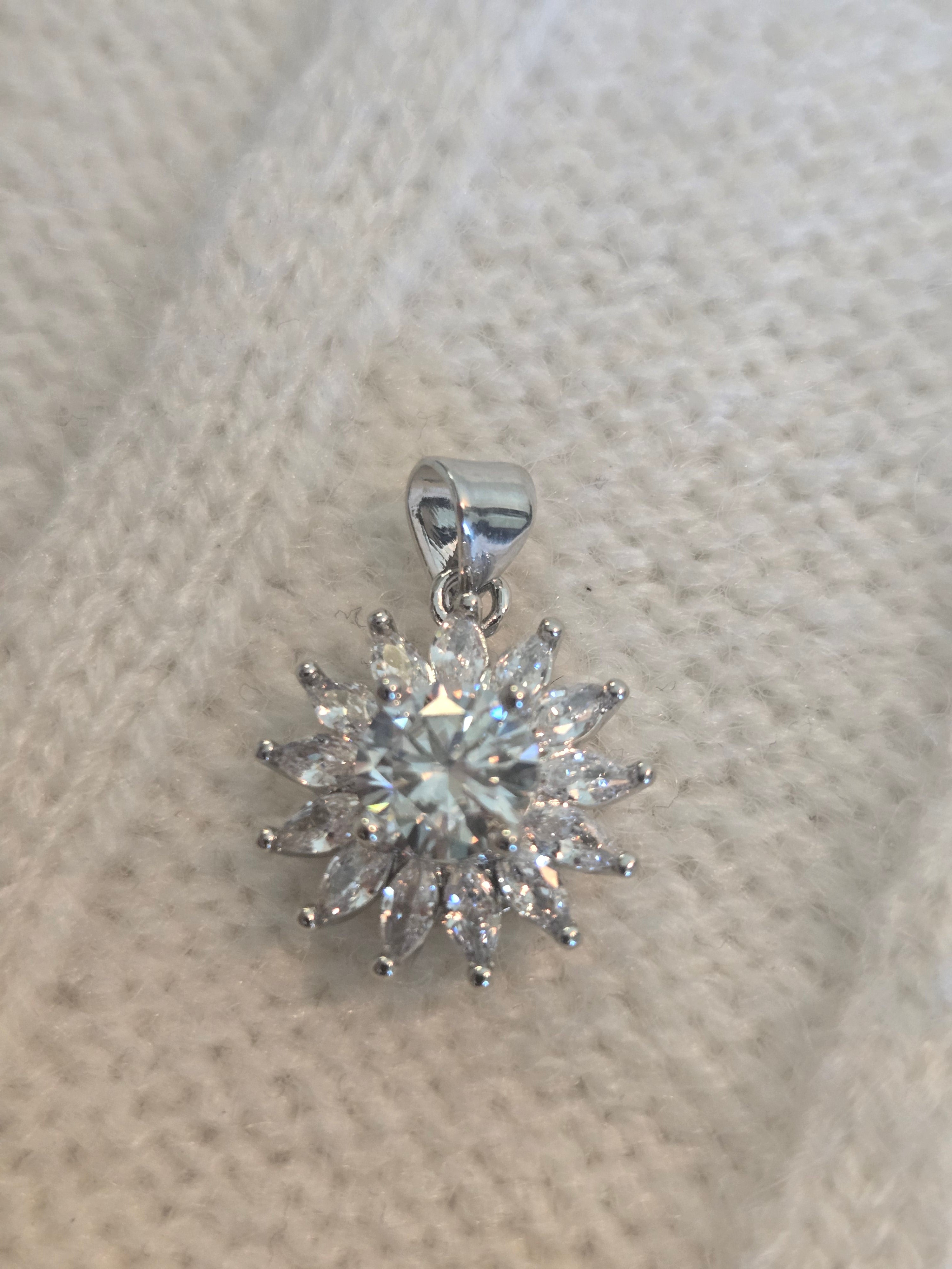 Moissy  Pendant