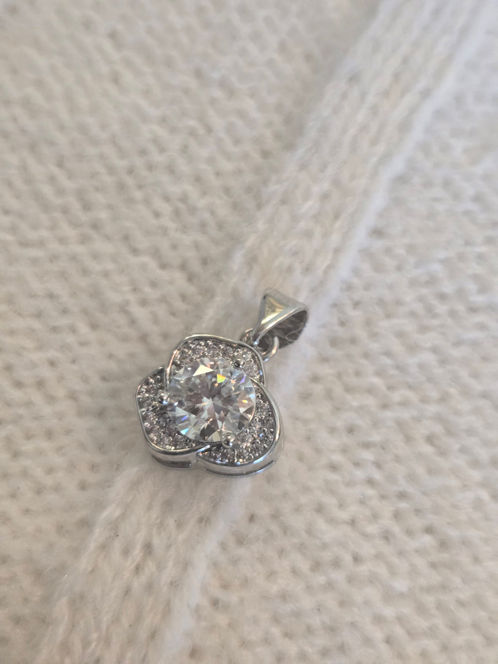 Moissy Pendant