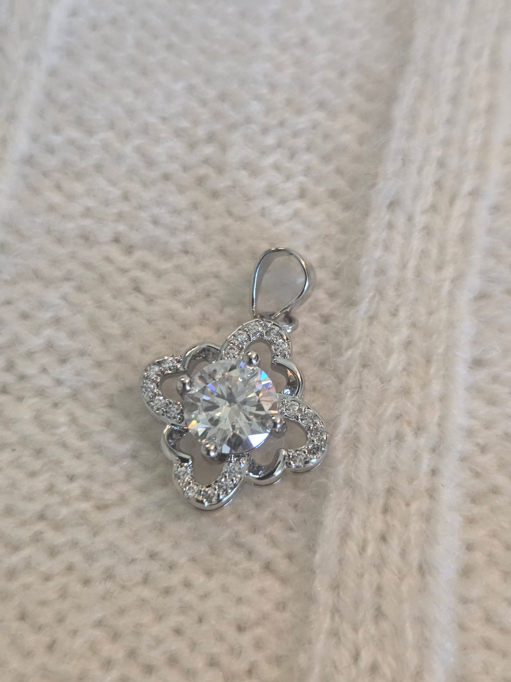 Moissy  Pendant
