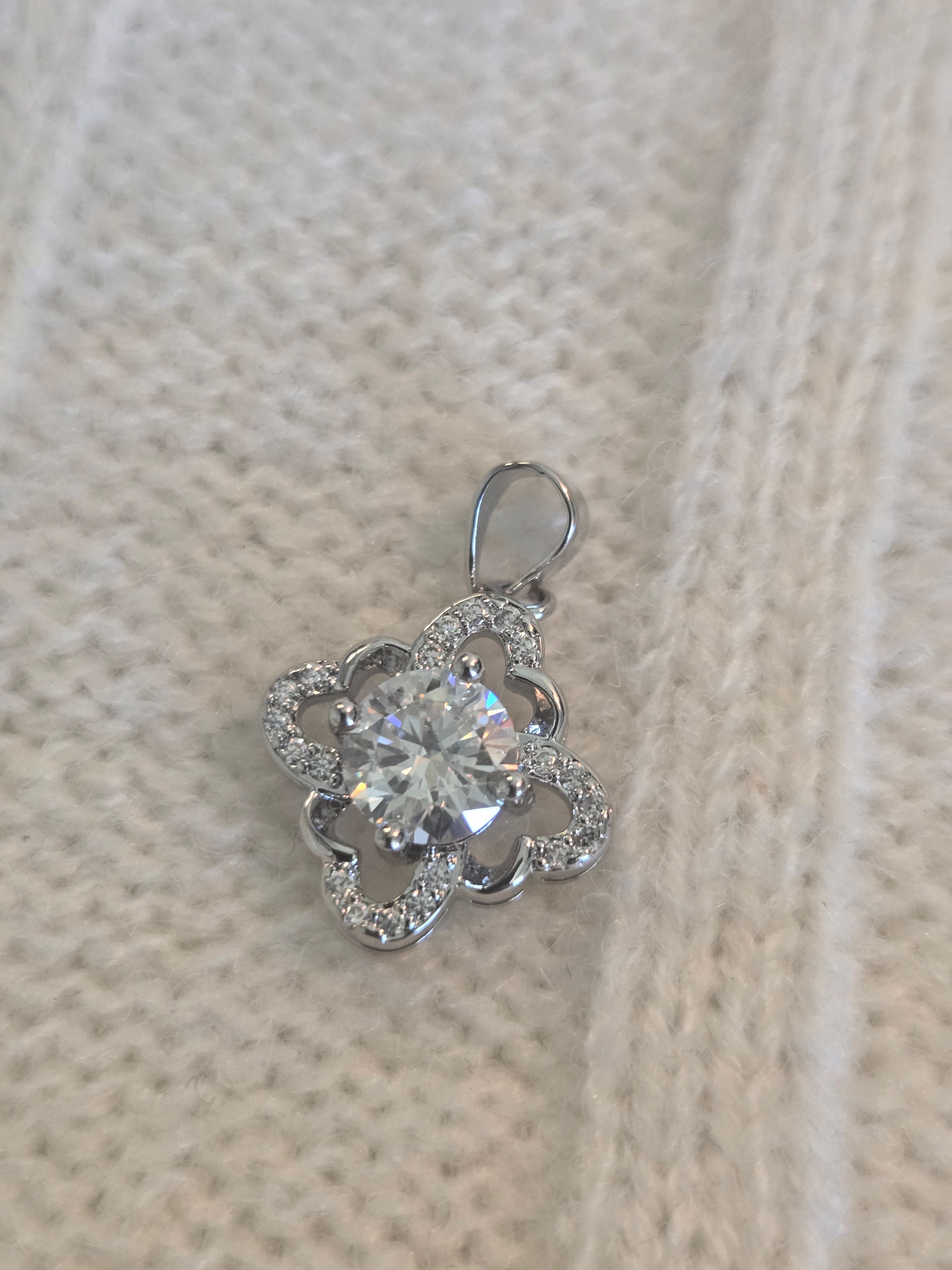 Moissy  Pendant