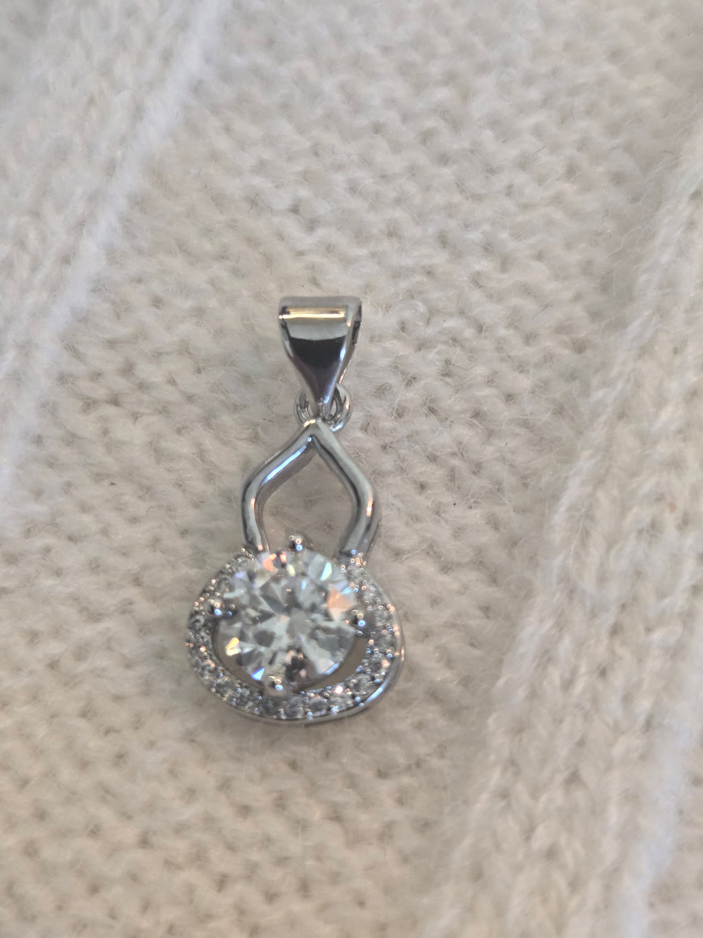 Moissy Pendant