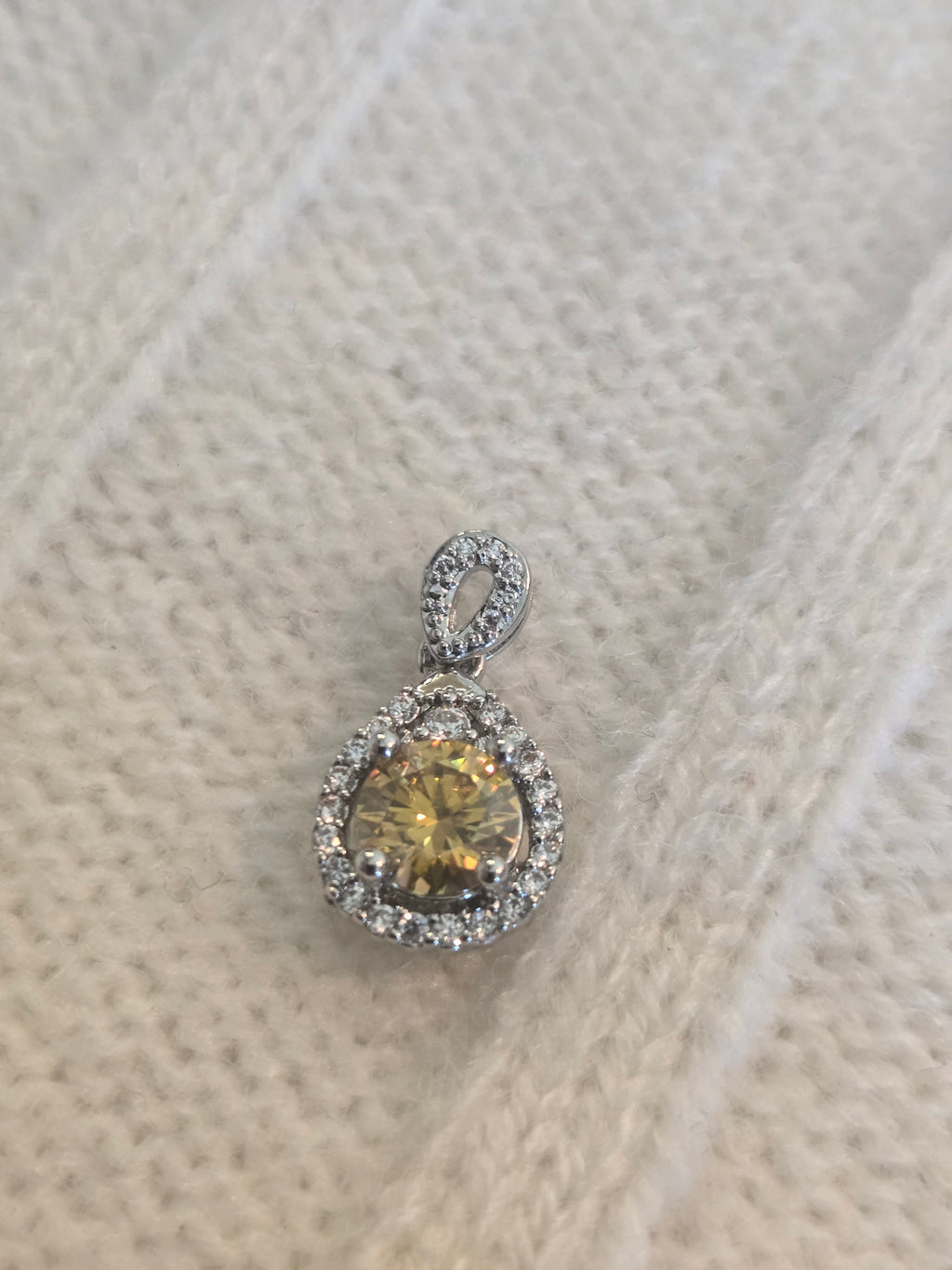 Moissy Pendant