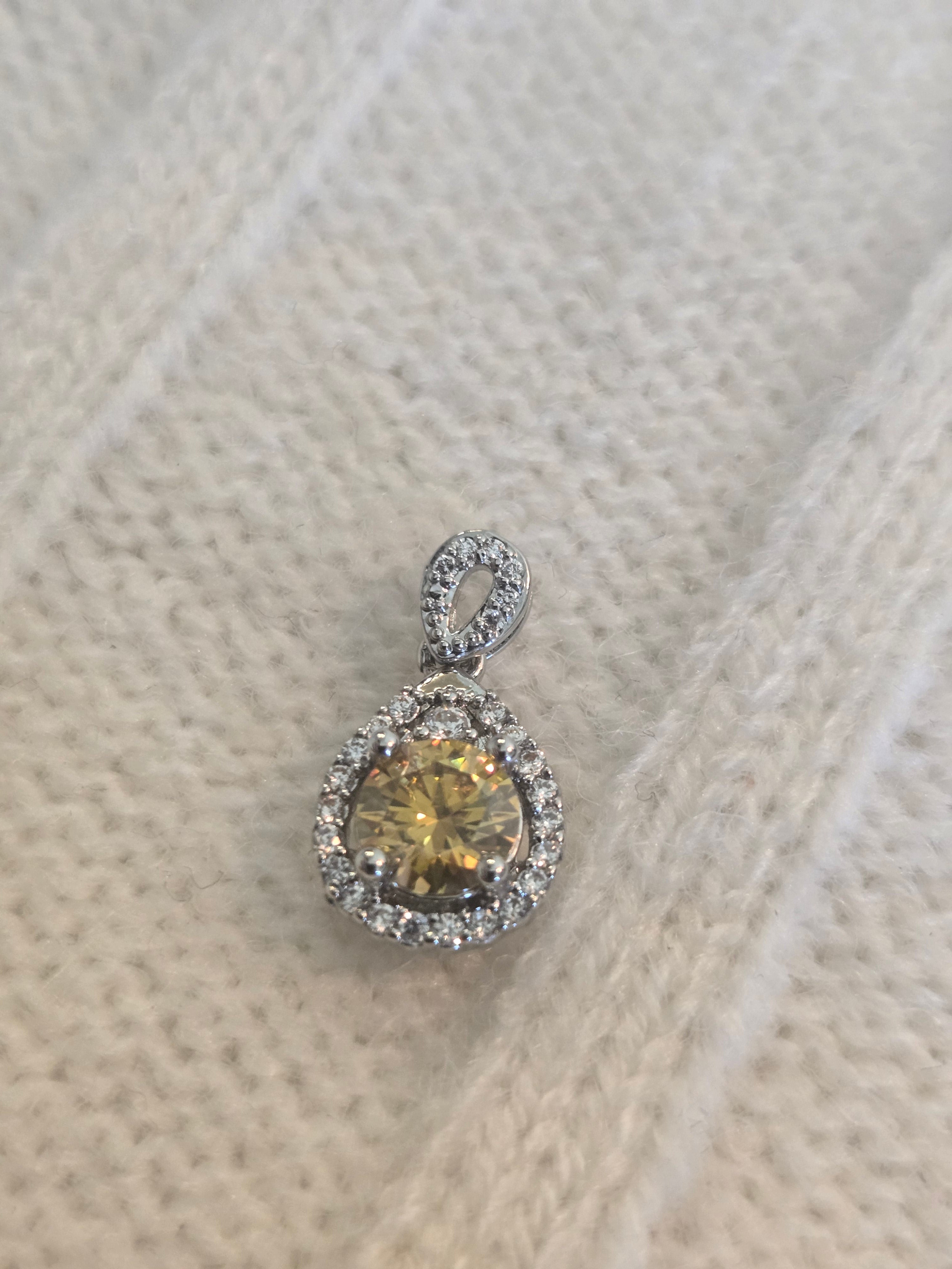Moissy Pendant