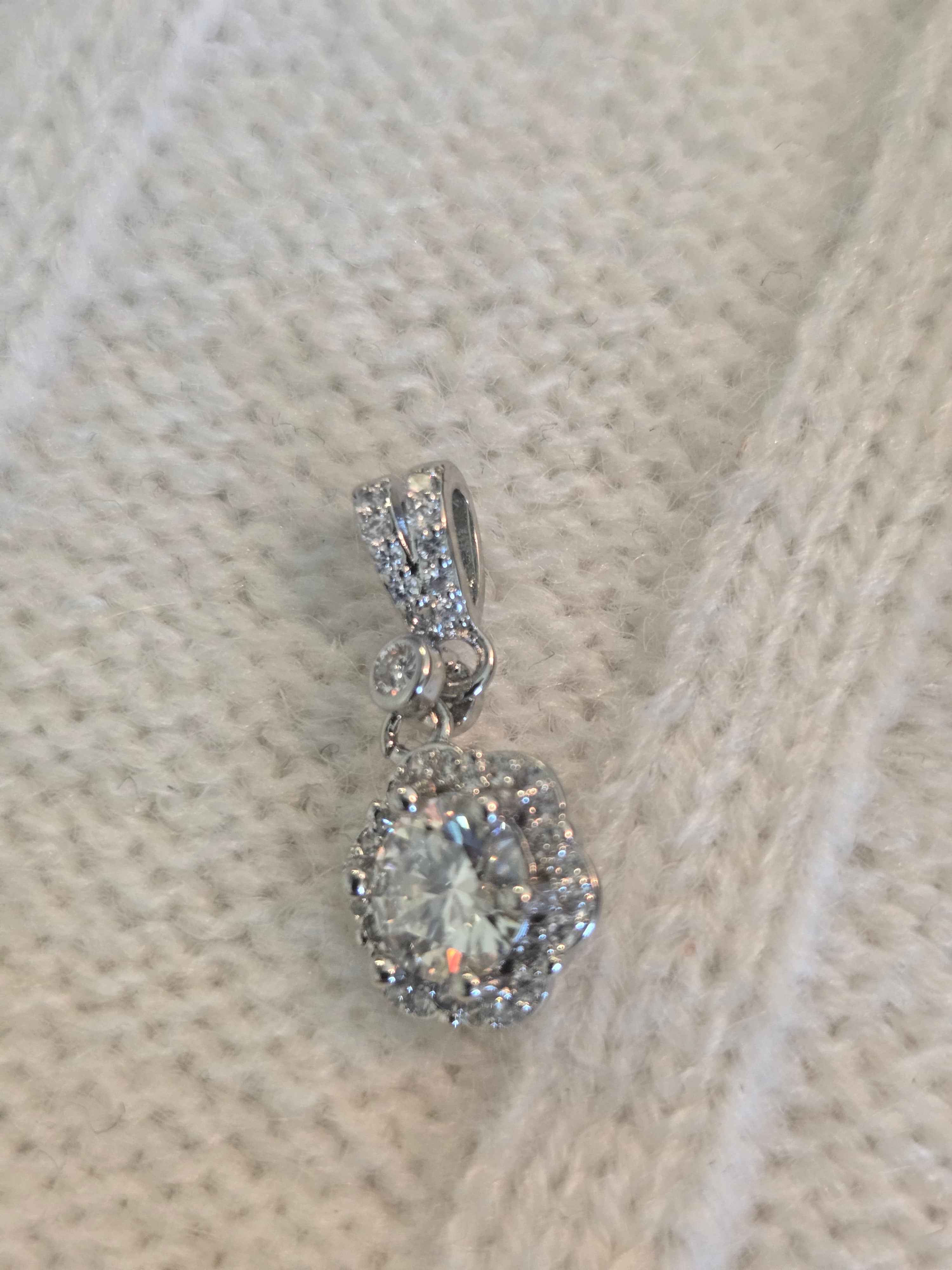 Moissy Pendant