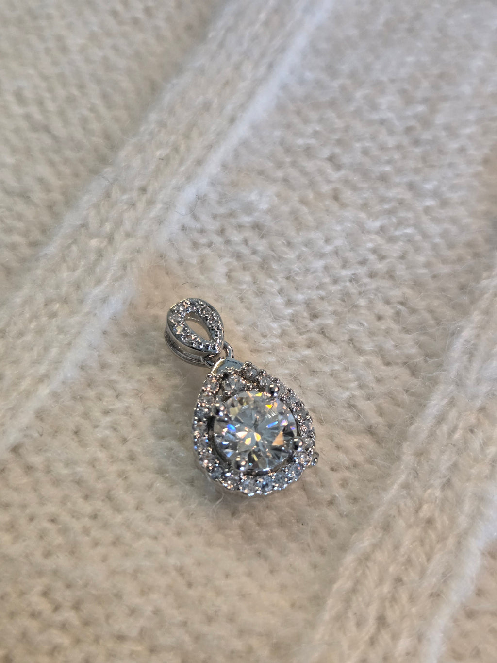 Moissy pendant
