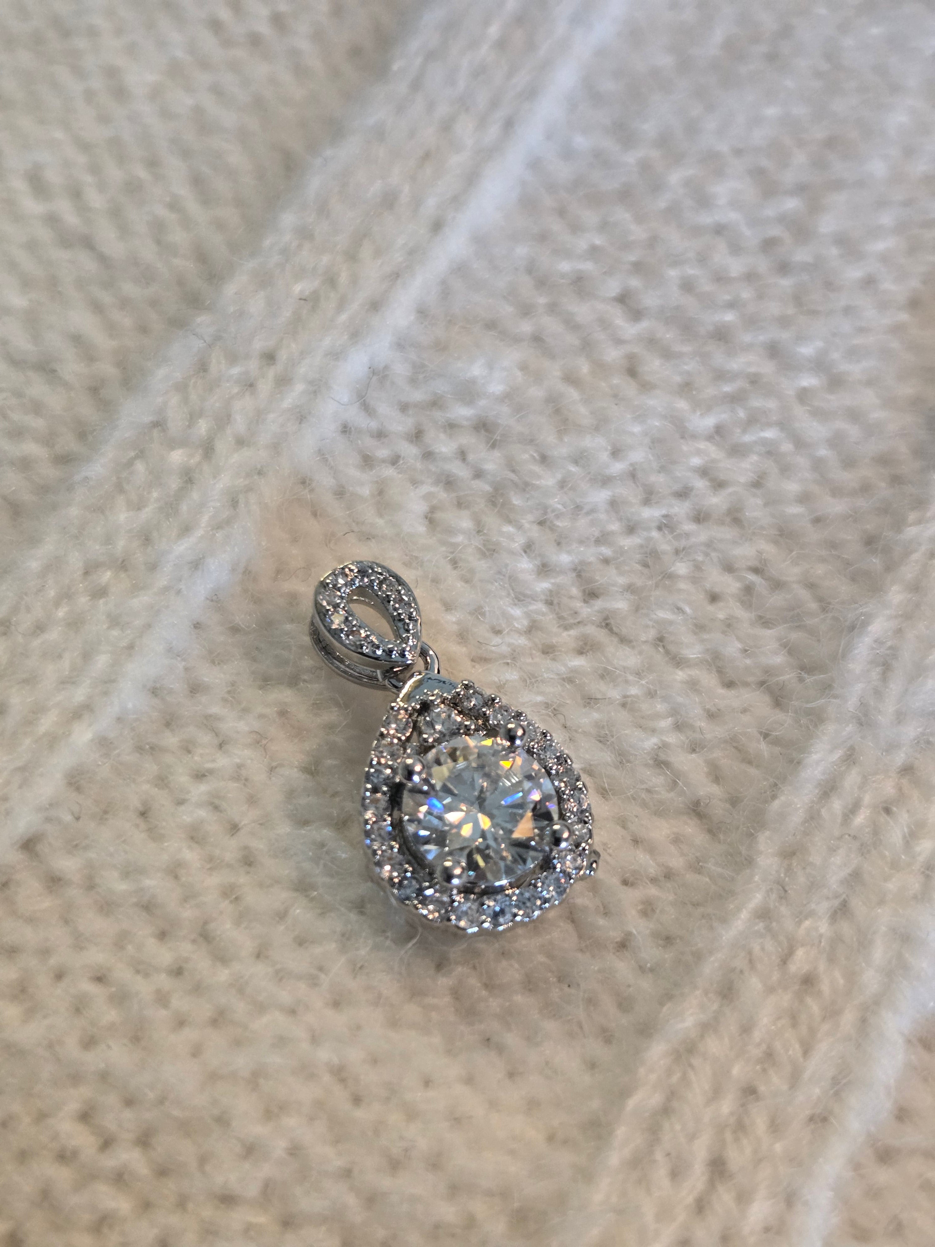 Moissy pendant