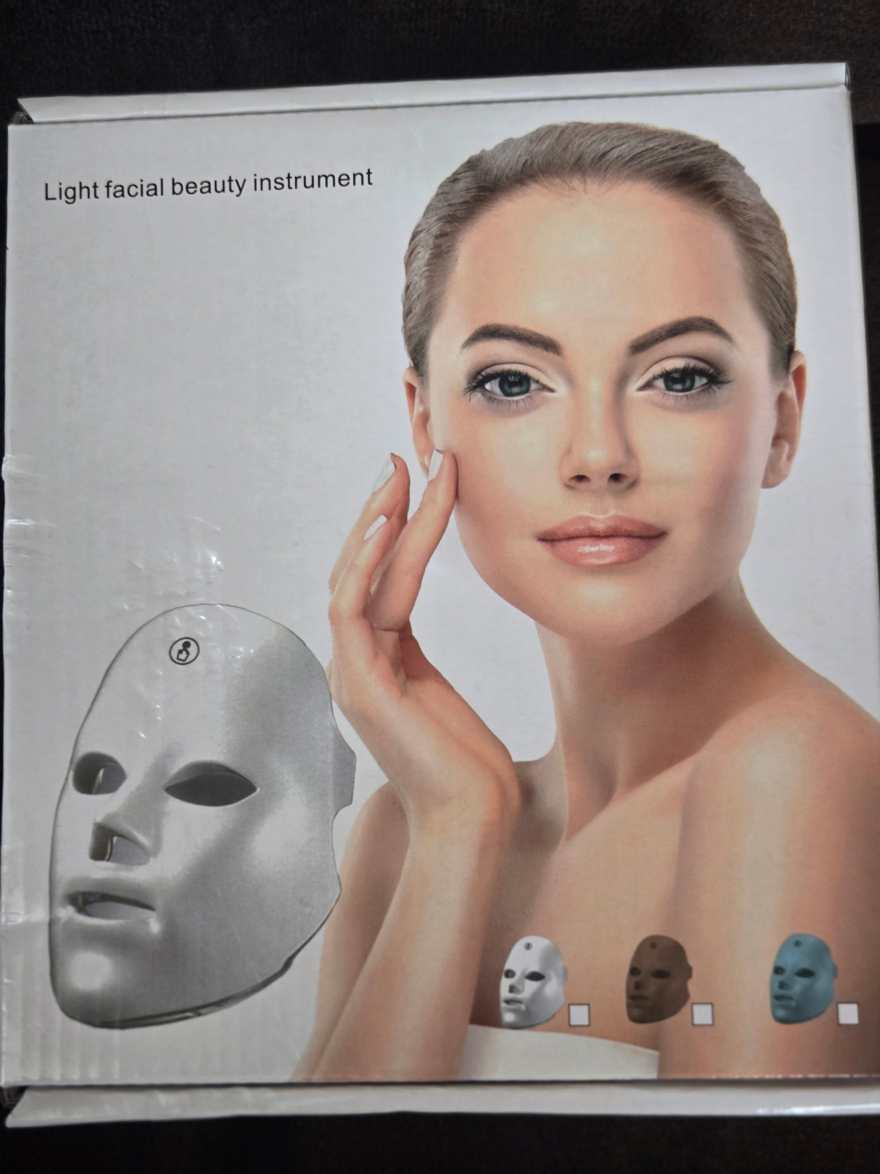 Light facial mask