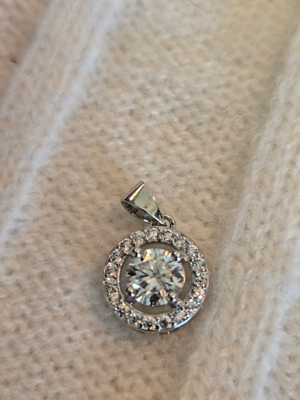 Moissy Pendant