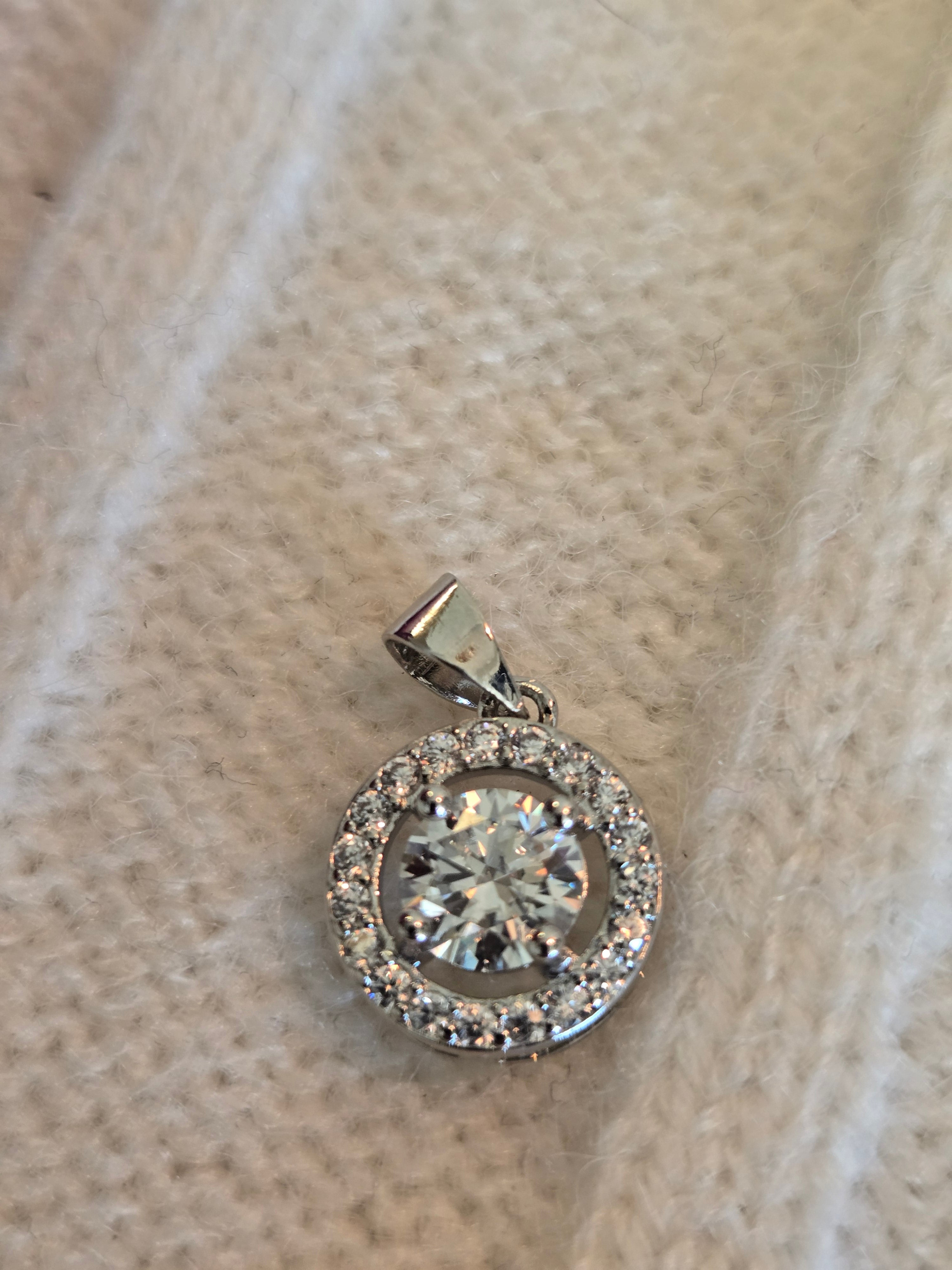 Moissy Pendant