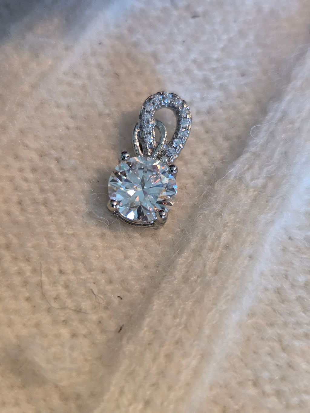 Moissy Pendant