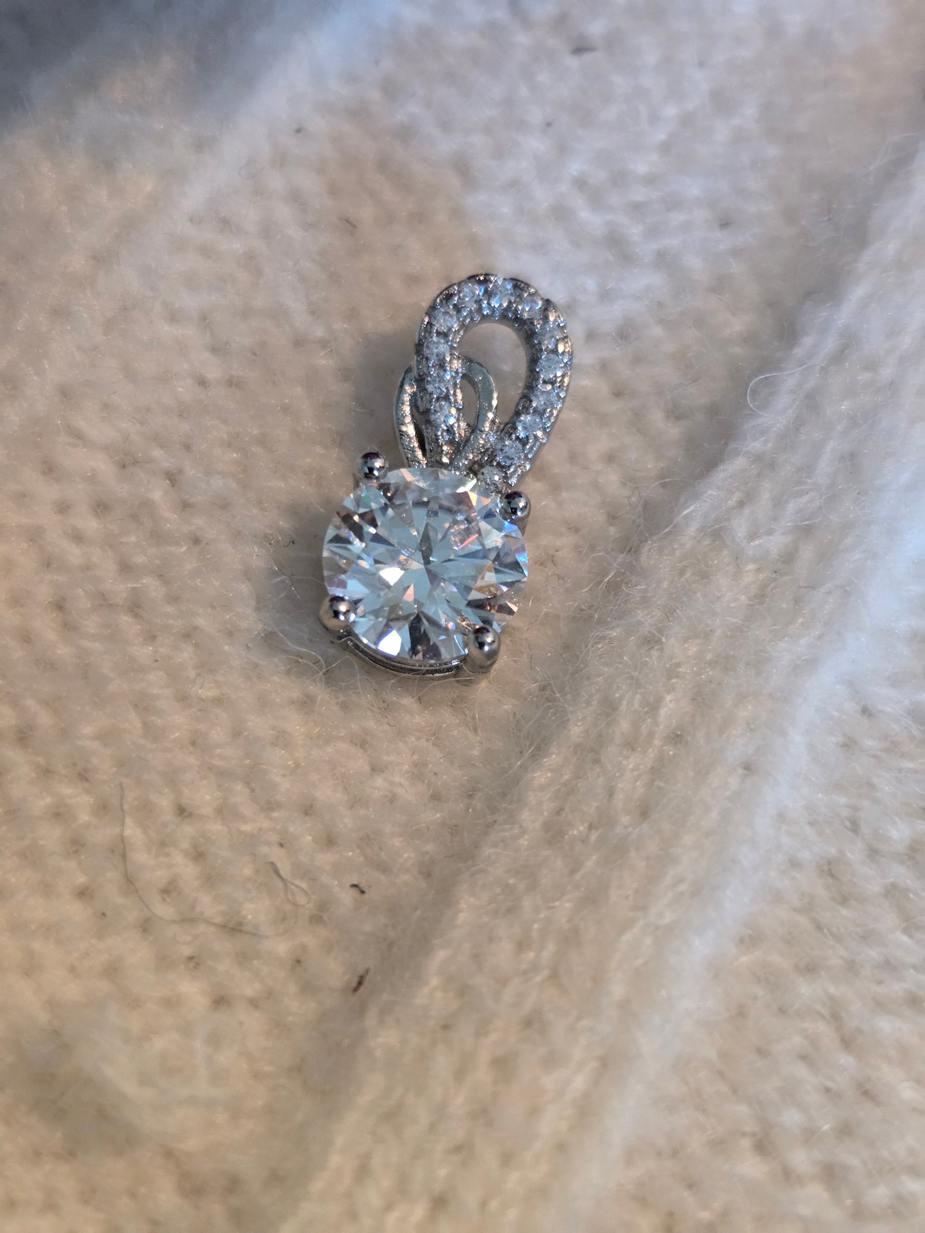 Moissy Pendant