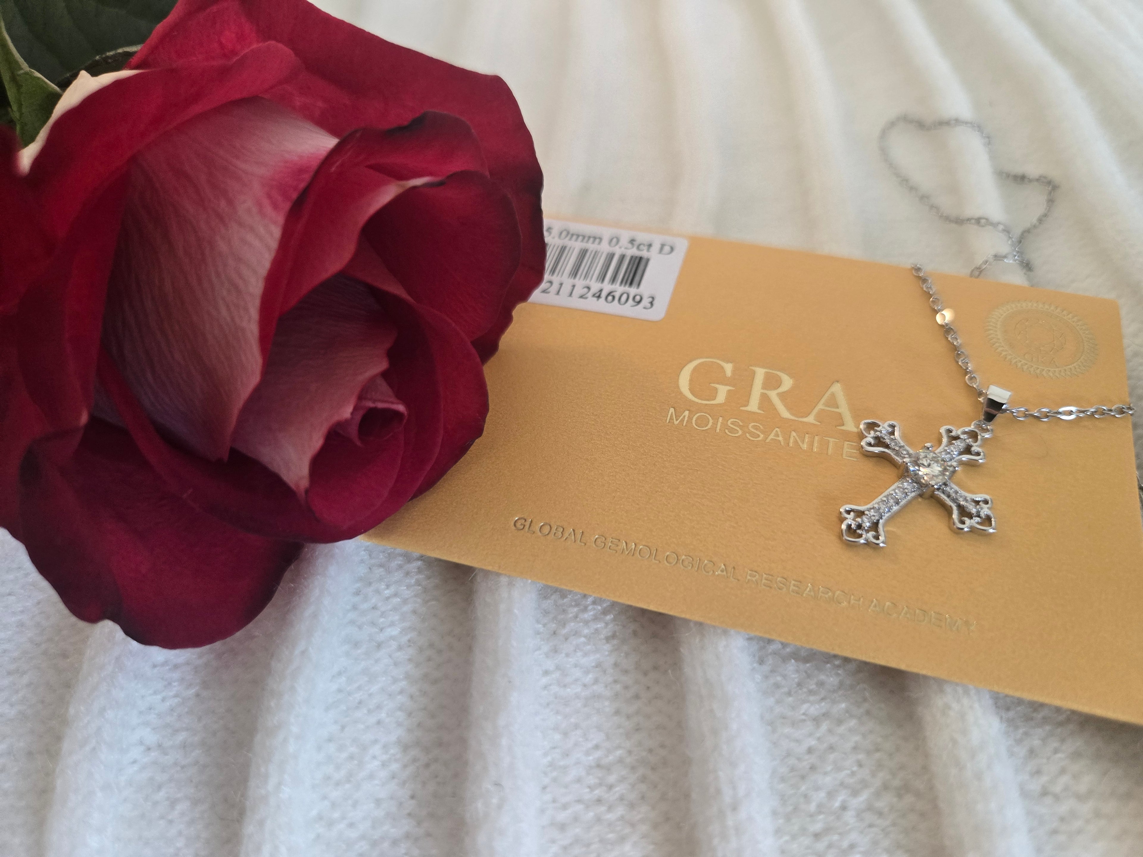 Cross moissy necklace